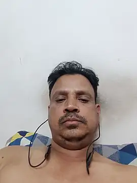 Snapshot of Raj1043 chatting on 02-13-25, 06:38 Raj1043 online show from 02-13-25, 06:38