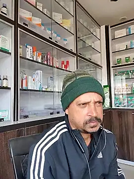 Snapshot of Raj1043 chatting on 01-11-26, 06:18 Raj1043 online show from 01-11-26, 06:18