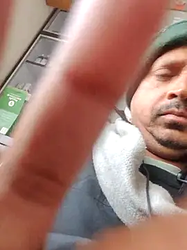 Snapshot of Raj1043 chatting on 01-18-26, 05:44 Raj1043 online show from 01-18-26, 05:44