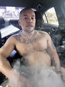 Snapshot of EatMyCake831 chatting on 03-19-25, 08:00 EatMyCake831 online show from 03-19-25, 08:00