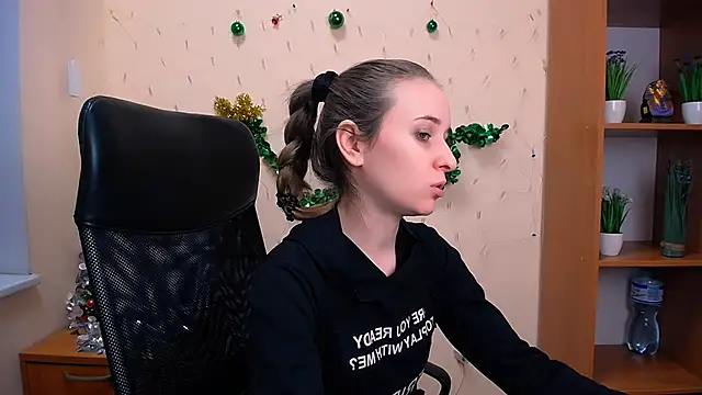 Snapshot of _Nicole_new chatting on 12-18-24, 11:56  Nicole new online show from 12-18-24, 11:56