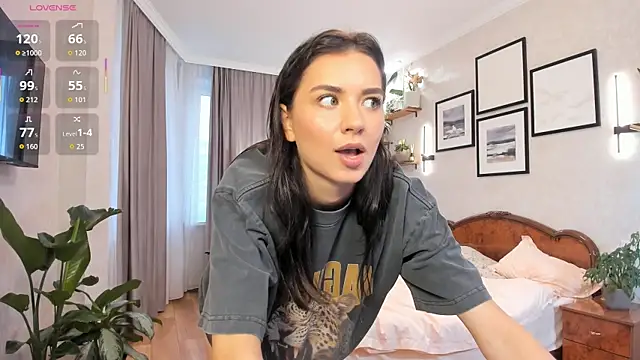 Snapshot of NicoleLuv chatting on 10-12-25, 01:10 NicoleLuv online show from 10-12-25, 01:10