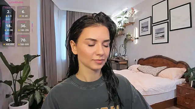 Snapshot of NicoleLuv chatting on 10-13-25, 01:11 NicoleLuv online show from 10-13-25, 01:11