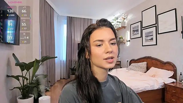 Snapshot of NicoleLuv chatting on 10-15-25, 01:11 NicoleLuv online show from 10-15-25, 01:11