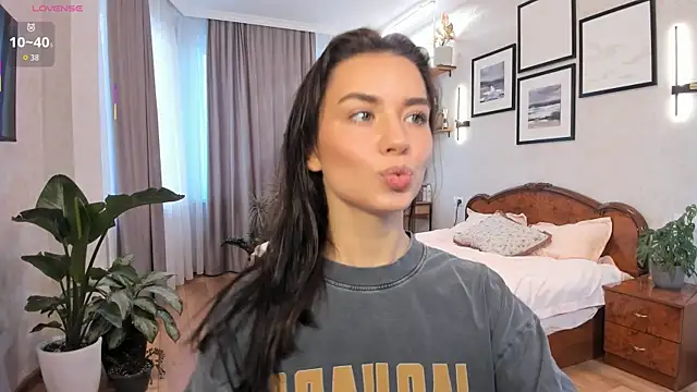 Snapshot of NicoleLuv chatting on 10-17-25, 01:14 NicoleLuv online show from 10-17-25, 01:14