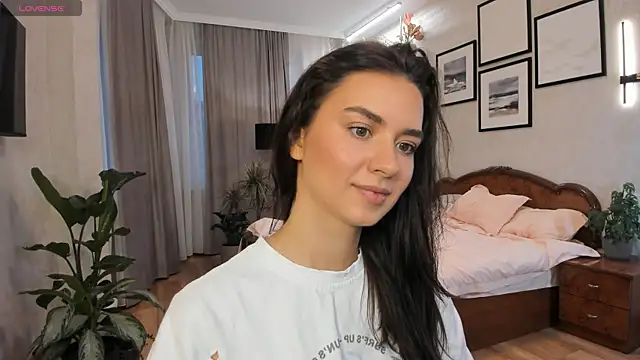 Snapshot of NicoleLuv chatting on 10-24-25, 01:29 NicoleLuv online show from 10-24-25, 01:29