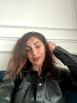 EmaSkyes online show from 10-23-25, 07:07