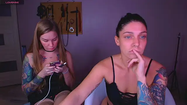 Carrie Moonshine online show from 10-23-25, 07:01