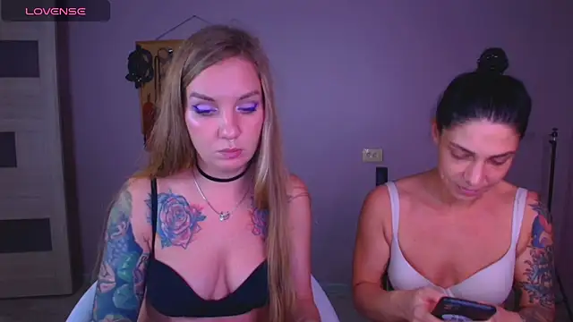 Carrie Moonshine online show from 11-03-25, 07:37