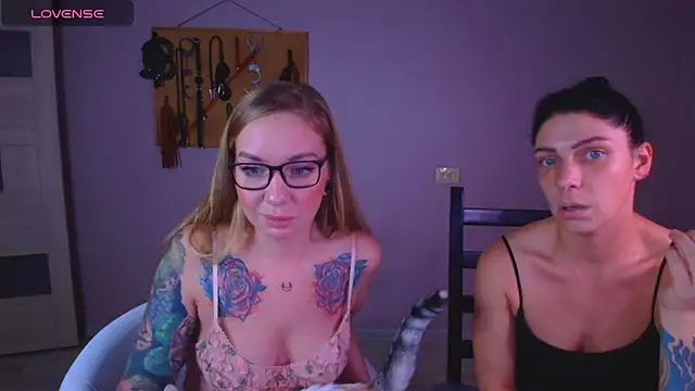 Carrie Moonshine online show from 11-13-25, 04:39