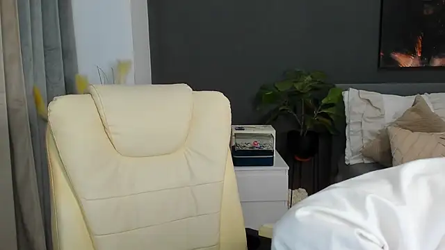 Sonia  Rey online show from 10-28-25, 03:36