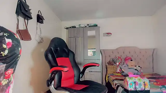 Oriana braom online show from 10-15-25, 07:14