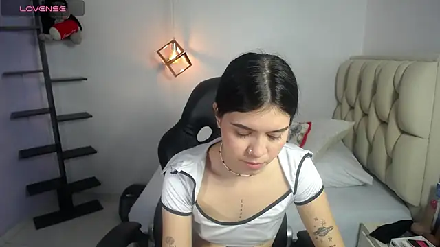 cassiehoward14 online show from 12-03-25, 07:01