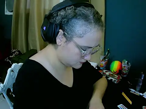 Snapshot of lolalicious_7583 chatting on 02-10-26, 03:49 lolalicious 7583 online show from 02-10-26, 03:49