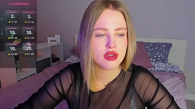 Snapshot of _Sarah_Soul_ chatting on 10-31-25, 12:11 Sarah Soul online show from 10-31-25, 12:11