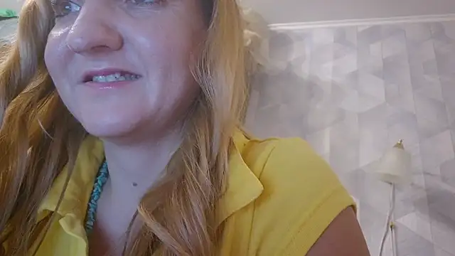 Snapshot of EstrellaWalters chatting on 10-27-25, 02:43 EstrellaWalters online show from 10-27-25, 02:43