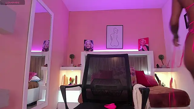 Renata Foxx2 online show from 01-31-25, 01:23