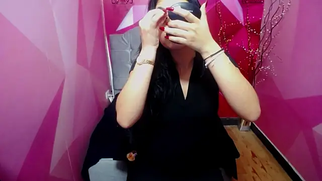 EMMA COLINSS online show from 12-16-24, 12:49