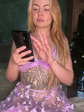 Snapshot of ObviouslyPeachy chatting on 01-09-25, 01:56 ObviouslyPeachy online show from 01-09-25, 01:56