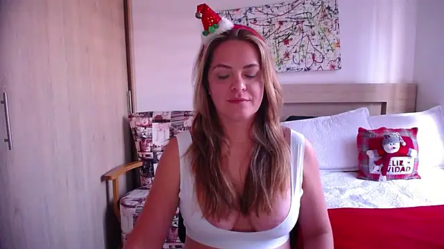 Snapshot of ParisW chatting on 12-23-24, 09:18 ParisW online show from 12-23-24, 09:18