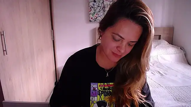 Snapshot of ParisW chatting on 02-06-25, 08:56 ParisW online show from 02-06-25, 08:56