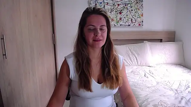 Snapshot of ParisW chatting on 03-18-25, 04:37 ParisW online show from 03-18-25, 04:37