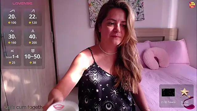 Snapshot of ParisW chatting on 09-11-25, 12:38 ParisW online show from 09-11-25, 12:38