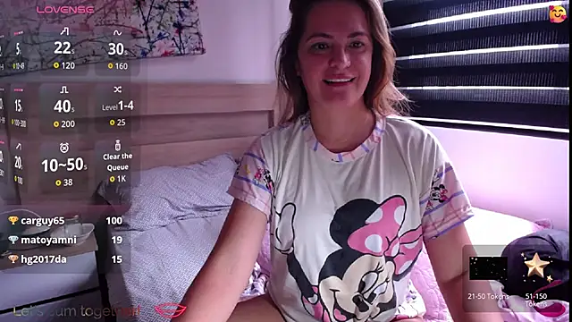 Snapshot of ParisW chatting on 09-18-25, 01:24 ParisW online show from 09-18-25, 01:24