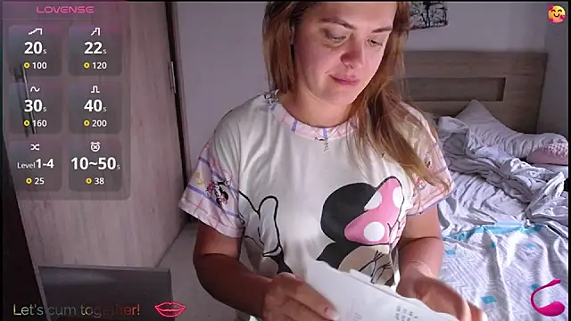 Snapshot of ParisW chatting on 09-30-25, 12:10 ParisW online show from 09-30-25, 12:10