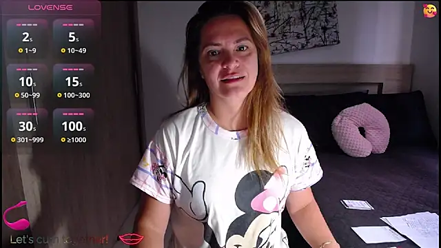 Snapshot of ParisW chatting on 11-06-25, 11:55 ParisW online show from 11-06-25, 11:55