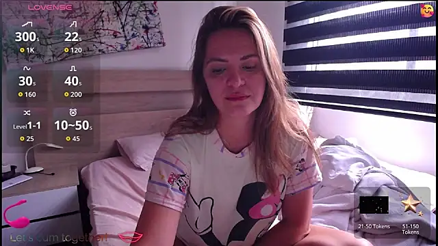 Snapshot of ParisW chatting on 12-16-25, 12:32 ParisW online show from 12-16-25, 12:32