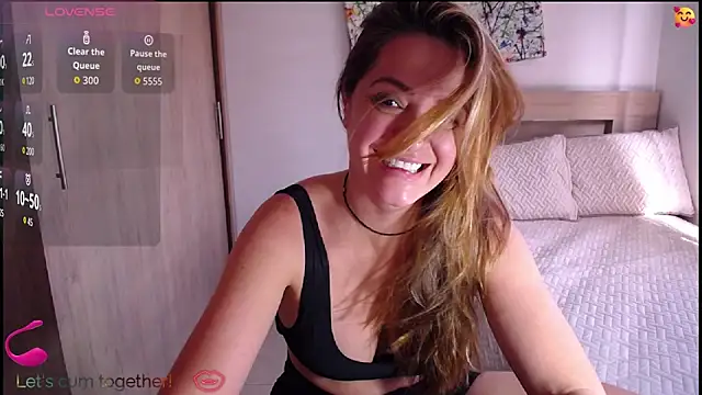 Snapshot of ParisW chatting on 12-20-25, 05:42 ParisW online show from 12-20-25, 05:42