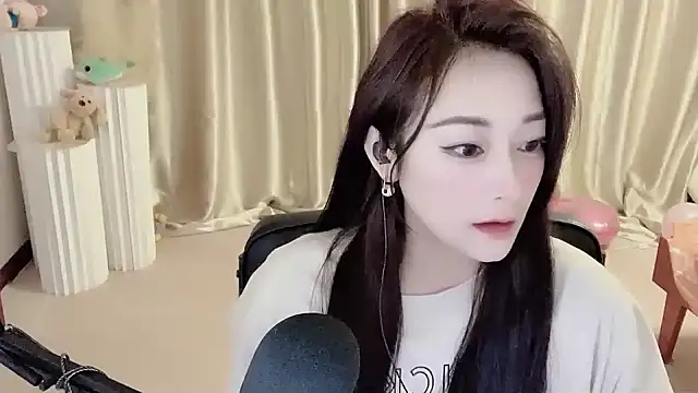 Daisy-77 online show from 01-13-25, 05:44