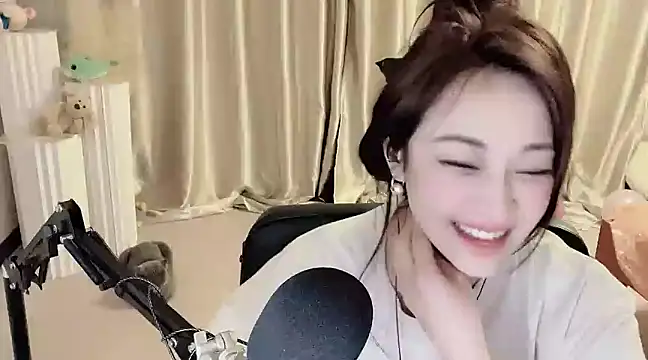 Daisy-77 online show from 01-13-25, 11:49