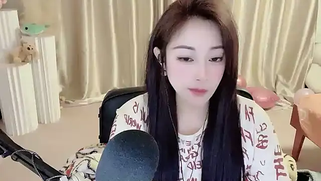 Daisy-77 online show from 01-14-25, 06:07