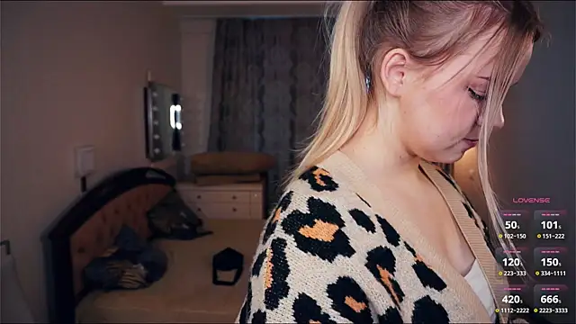 ZaraCreedon online show from 09-11-25, 07:08