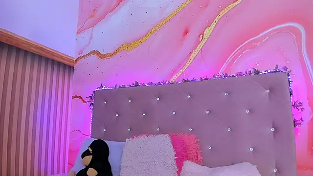 Daisy  rose online show from 02-19-25, 11:06