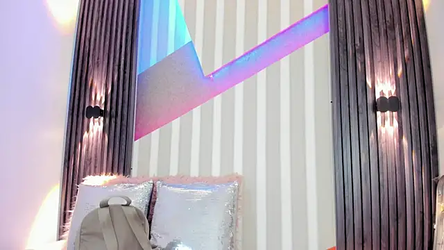 Snapshot of emily_layton chatting on 10-07-25, 02:36 emily layton online show from 10-07-25, 02:36