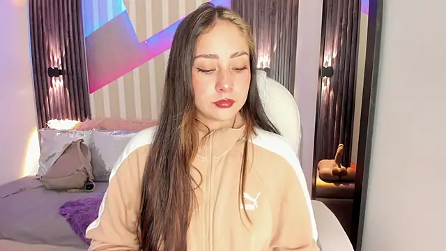 Snapshot of emily_layton chatting on 10-29-25, 02:41 emily layton online show from 10-29-25, 02:41