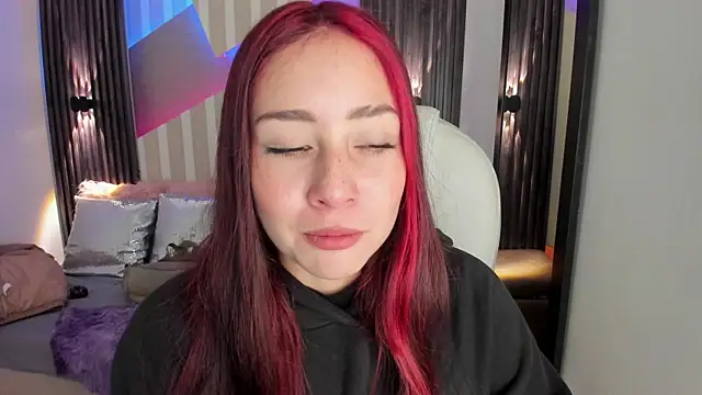 Snapshot of emily_layton chatting on 11-06-25, 02:51 emily layton online show from 11-06-25, 02:51