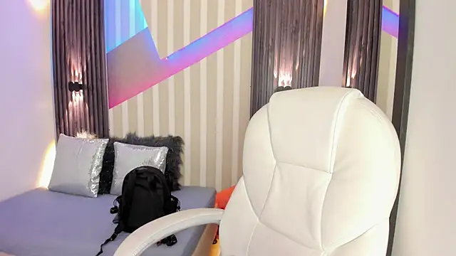 Snapshot of emily_layton chatting on 11-13-25, 03:22 emily layton online show from 11-13-25, 03:22