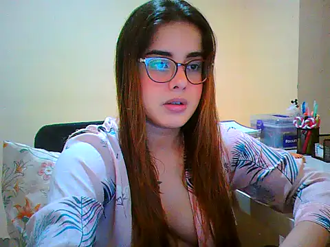 Snapshot of maliamiller chatting on 11-02-25, 10:56 maliamiller online show from 11-02-25, 10:56