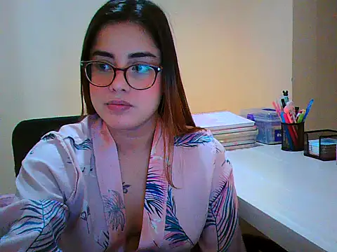 Snapshot of maliamiller chatting on 11-28-25, 01:41 maliamiller online show from 11-28-25, 01:41