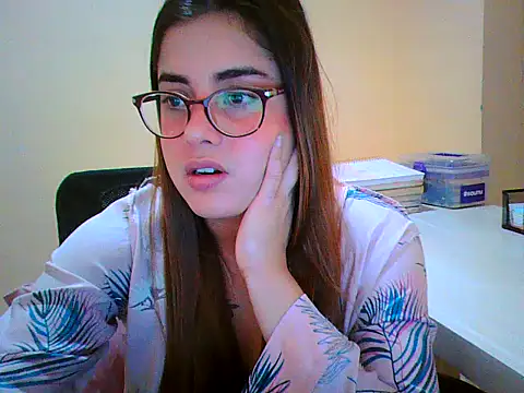 Snapshot of maliamiller chatting on 11-30-25, 11:25 maliamiller online show from 11-30-25, 11:25