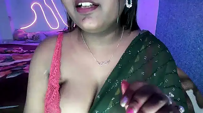 Snapshot of expression_queen chatting on 12-15-24, 06:48 expression queen online show from 12-15-24, 06:48