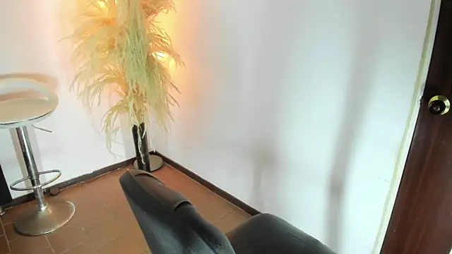 Snapshot of kattadoll chatting on 10-04-25, 01:47 kattadoll online show from 10-04-25, 01:47