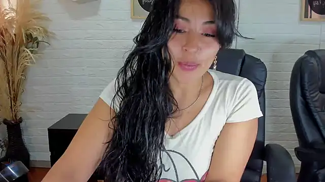 Aisha 09 online show from 03-05-25, 02:34