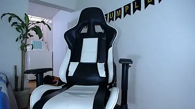 Snapshot of diamond_black00 chatting on 12-29-24, 07:11 diamond black00 online show from 12-29-24, 07:11