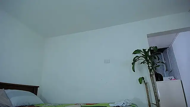 Snapshot of diamond_black00 chatting on 02-15-25, 04:47 diamond black00 online show from 02-15-25, 04:47