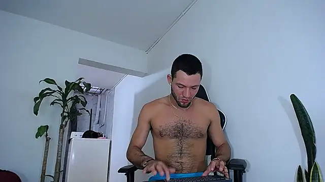 Snapshot of diamond_black00 chatting on 03-19-25, 10:42 diamond black00 online show from 03-19-25, 10:42